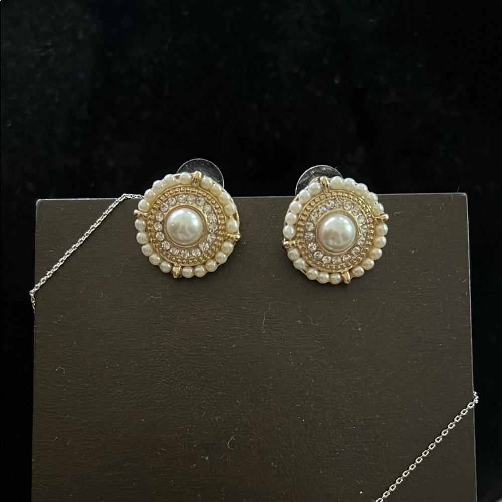 Elegant Gold and Pearl Stud Earrings